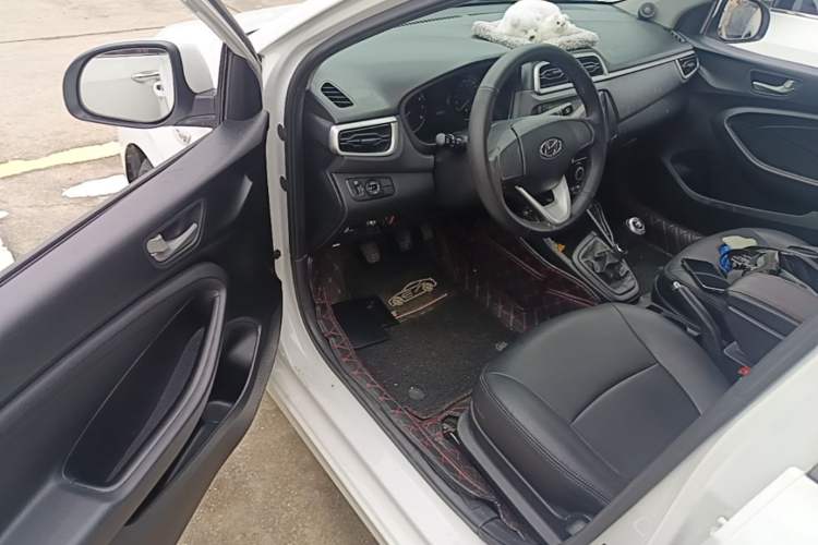 Used Hyundai Verna (older generation) 2017 1.4L Manual Huancai Edition China V Standard Driver Seat