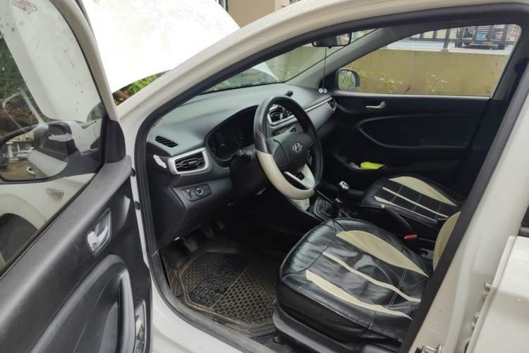 Used Hyundai Verna (older generation) 2017 1.4L Manual Colorful Skyroof Version China V Standard Driver Seat