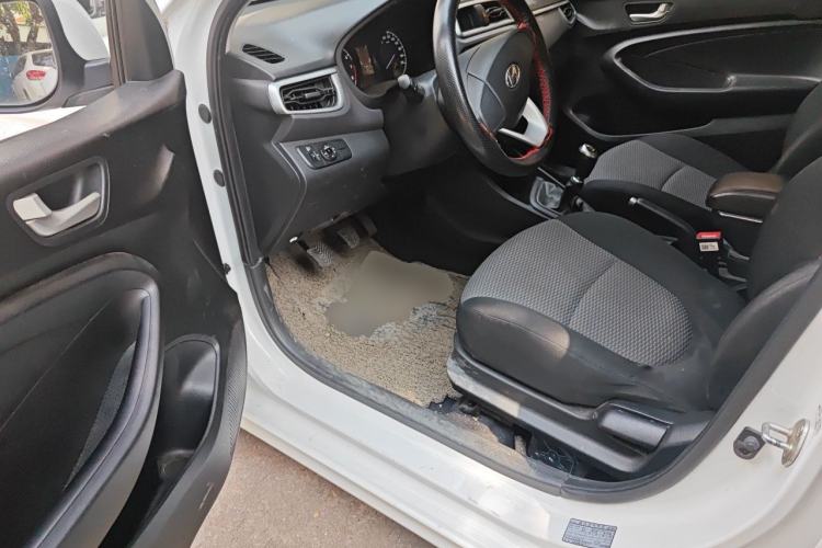 Used Hyundai Verna (older generation) 2017 1.4L Manual Huancai Edition China V Standard Driver Seat