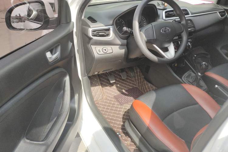 Used Hyundai Verna (older generation) 2017 1.4L Manual Refreshed Version China VI Standard Driver Seat