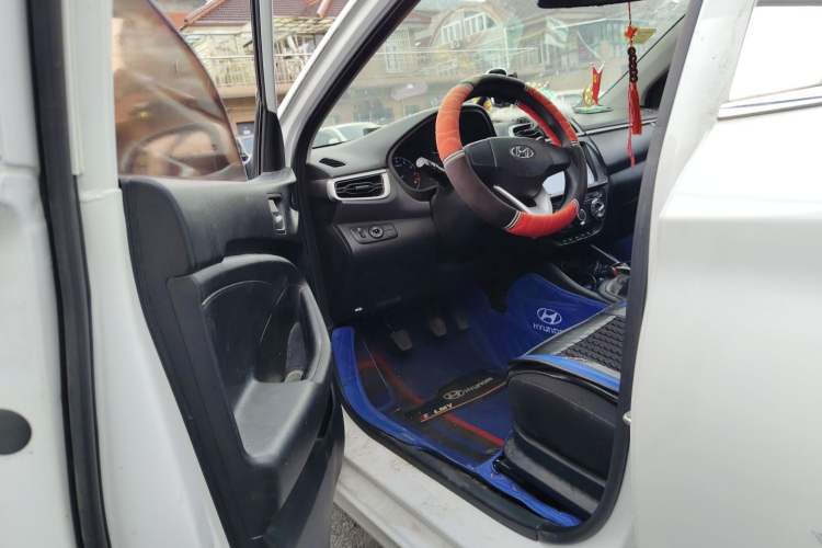 Used Hyundai Verna (older generation) 2017 1.4L Manual Colorful Skyroof Version China V Standard Driver Seat