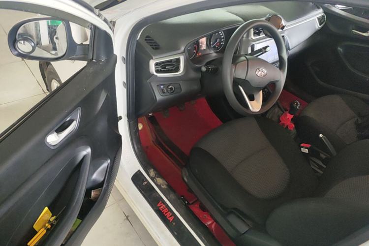Used Hyundai Verna (older generation) 2017 1.4L Manual Refreshed Version China V Standard Driver Seat