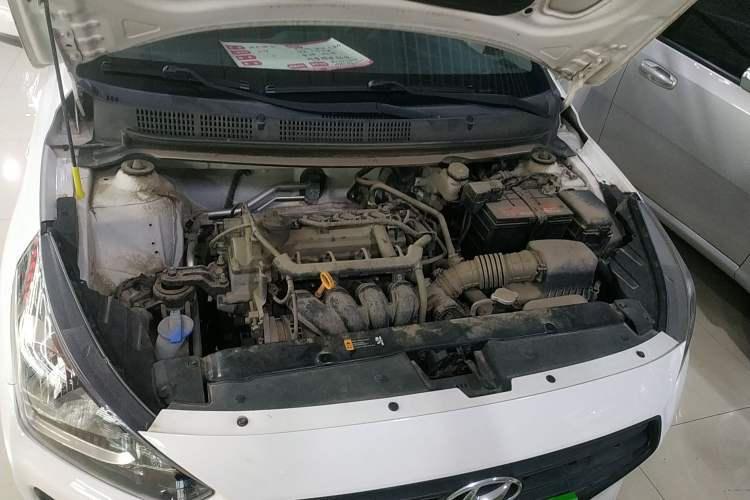 Used Hyundai Verna (older generation) 2017 1.4L Manual Refreshed Version China V Standard Engine Bay