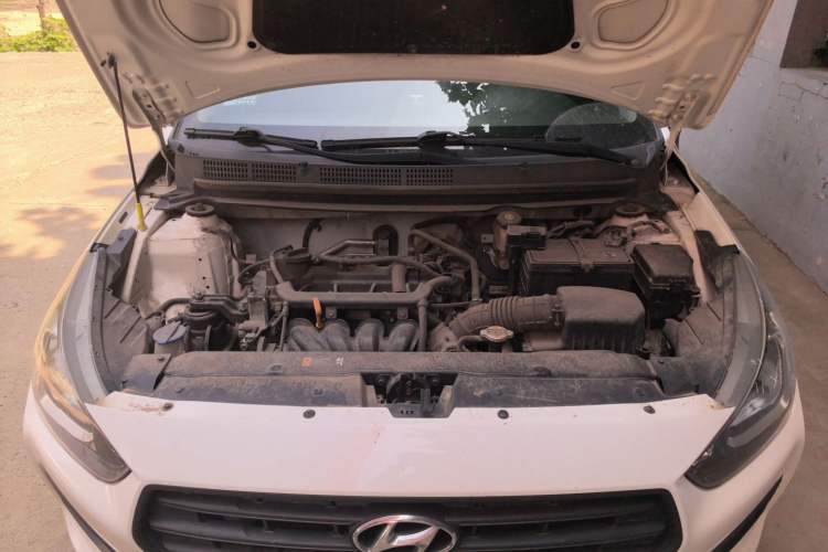 Used Hyundai Verna (older generation) 2017 1.4L Manual Refreshed Version China V Standard Engine Bay