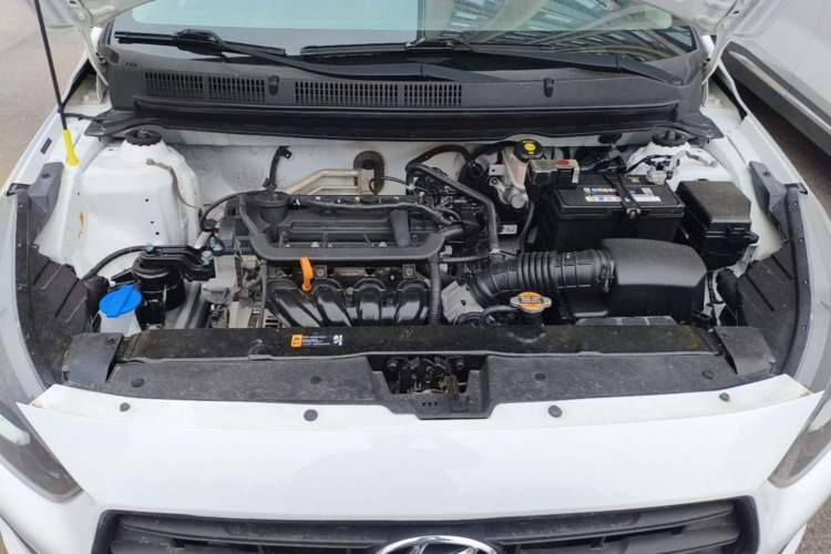 Used Hyundai Verna (older generation) 2017 1.4L Manual Refreshed Version China V Standard Engine Bay