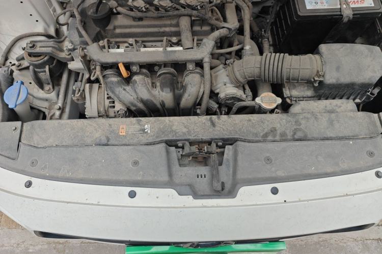 Used Hyundai Verna (older generation) 2017 1.4L Manual Refreshed Version China V Standard Engine Bay