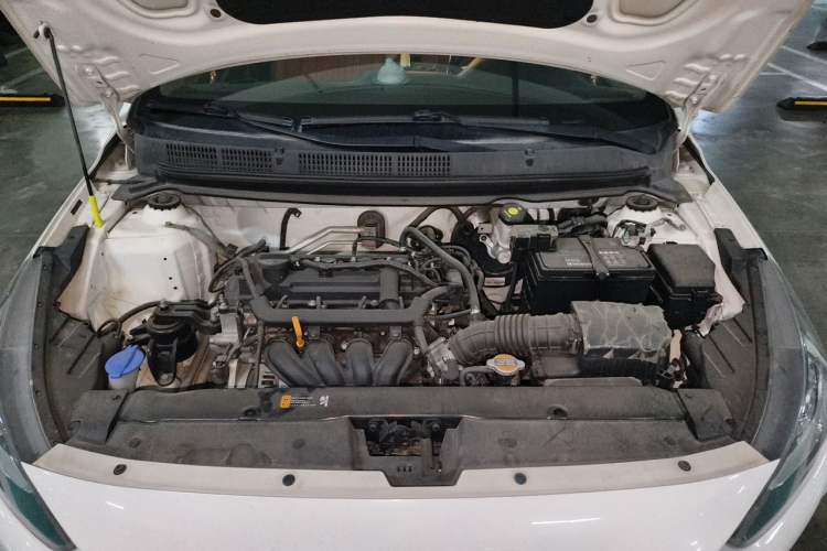 Used Hyundai Verna (older generation) 2017 1.4L Manual Refreshed Version China V Standard Engine Bay