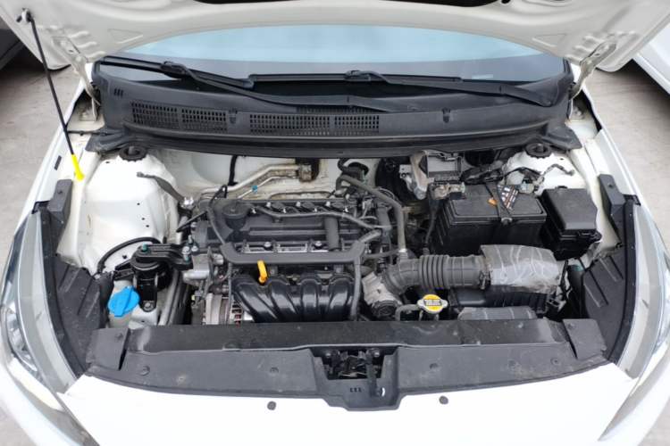 Used Hyundai Verna (older generation) 2017 1.4L Manual Refreshed Version China V Standard Engine Bay