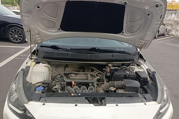 Used Hyundai Verna (older generation) 2017 1.4L Manual Colorful Skyroof Version China V Standard Engine Bay