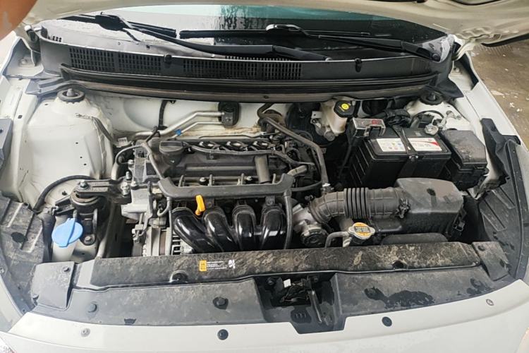 Used Hyundai Verna (older generation) 2017 1.4L Manual Colorful Skyroof Version China V Standard Engine Bay