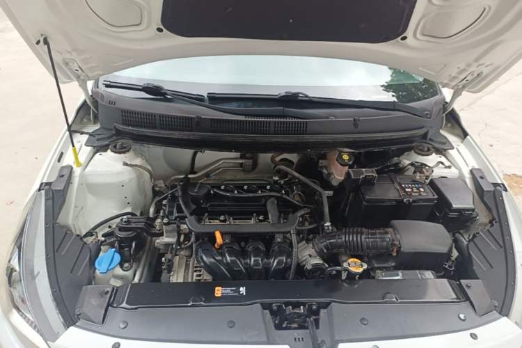 Used Hyundai Verna (older generation) 2017 1.4L Manual Refreshed Version China V Standard Engine Bay