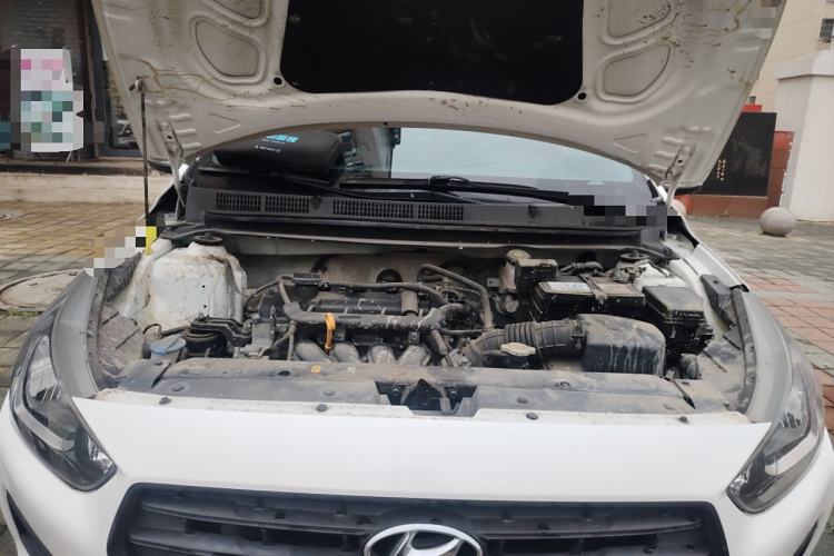 Used Hyundai Verna (older generation) 2017 1.4L Manual Refreshed Version China VI Standard Engine Bay