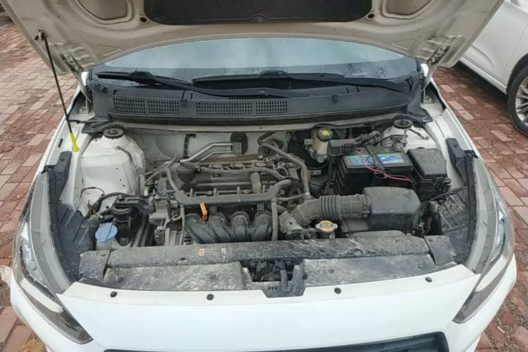Used Hyundai Verna (older generation) 2017 1.4L Manual Refreshed Version China V Standard Engine Bay
