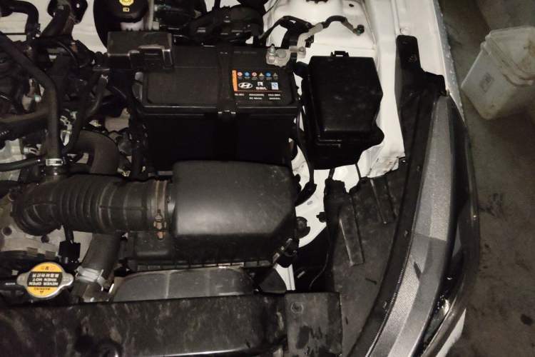 Used Hyundai Verna (older generation) 2017 1.4L Manual Refreshed Version China V Standard Engine Bay Left