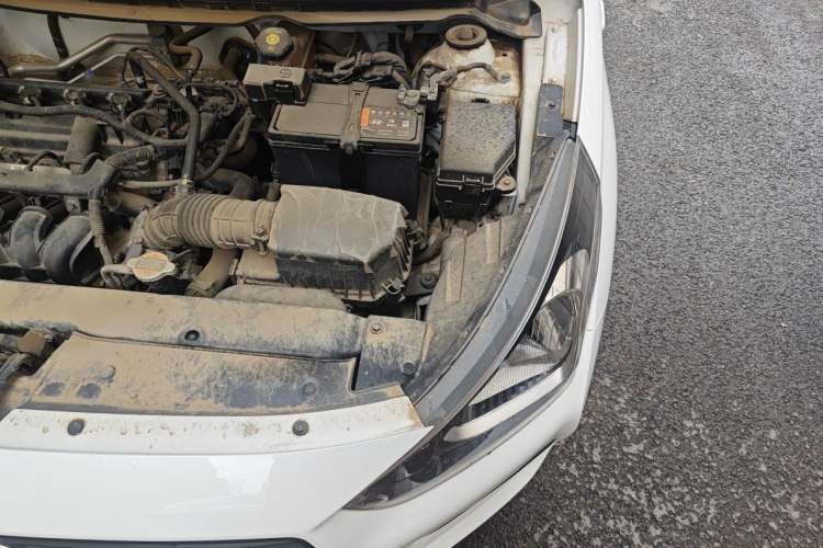 Used Hyundai Verna (older generation) 2017 1.4L Manual Refreshed Version China VI Standard Engine Bay Left