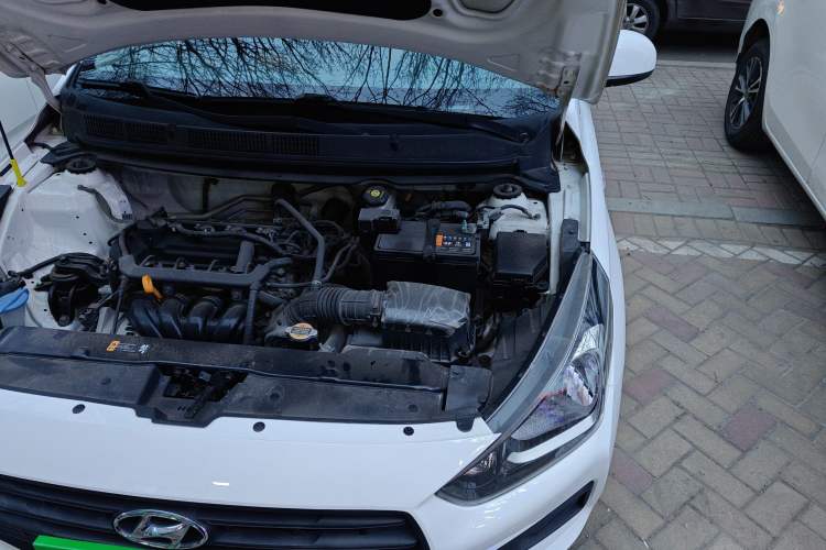 Used Hyundai Verna (older generation) 2017 1.4L Manual Refreshed Version China V Standard Engine Bay Left