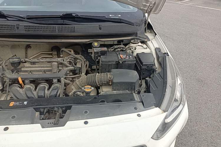 Used Hyundai Verna (older generation) 2017 1.4L Manual Colorful Skyroof Version China V Standard Engine Bay Left