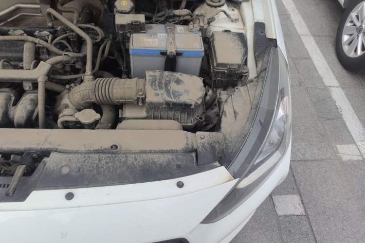 Used Hyundai Verna (older generation) 2017 1.4L Manual Refreshed Version China VI Standard Engine Bay Left