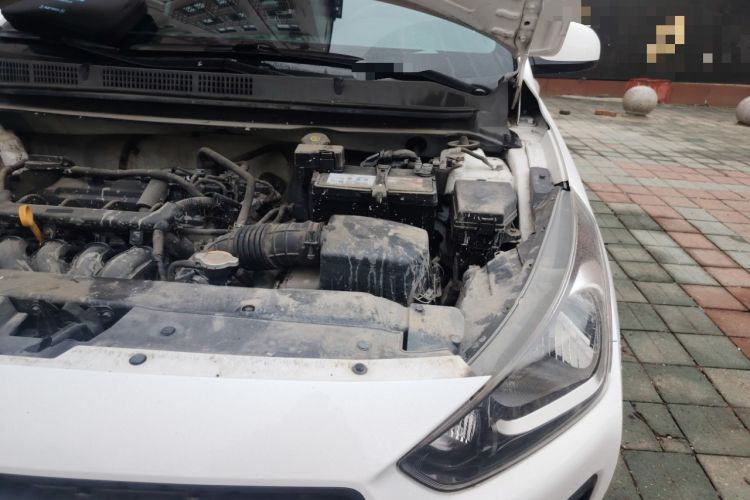Used Hyundai Verna (older generation) 2017 1.4L Manual Refreshed Version China VI Standard Engine Bay Left