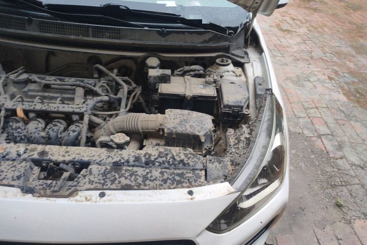 Used Hyundai Verna (older generation) 2017 1.4L Manual Refreshed Version China VI Standard Engine Bay Left
