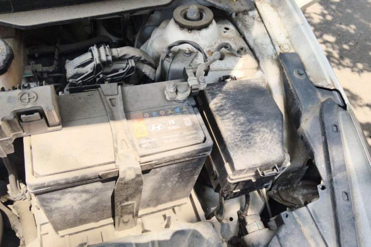 Used Hyundai Verna (older generation) 2017 1.4L Manual Refreshed Version China VI Standard Engine Bay Left