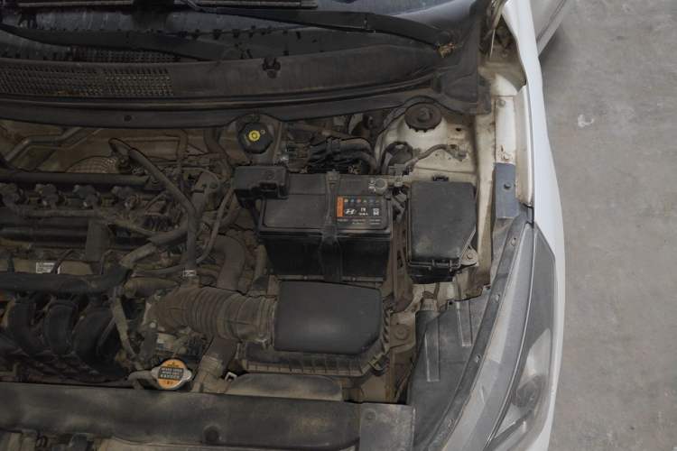 Used Hyundai Verna (older generation) 2017 1.4L Manual Refreshed Version China V Standard Engine Bay Left