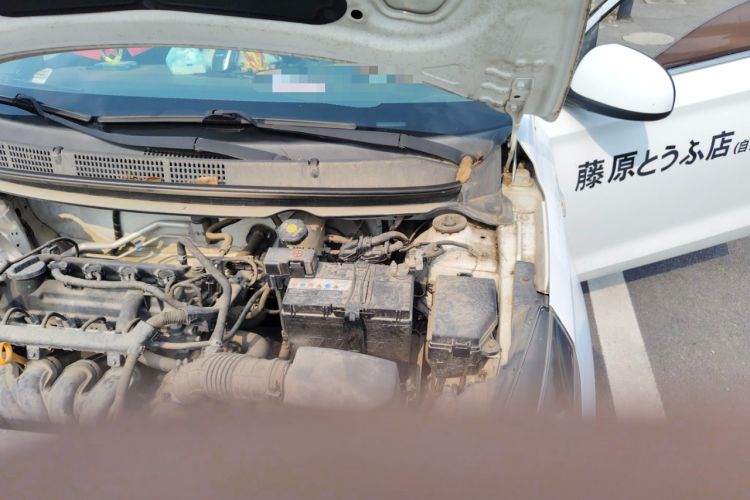 Used Hyundai Verna (older generation) 2017 1.4L Manual Colorful Skyroof Version China V Standard Engine Bay Left