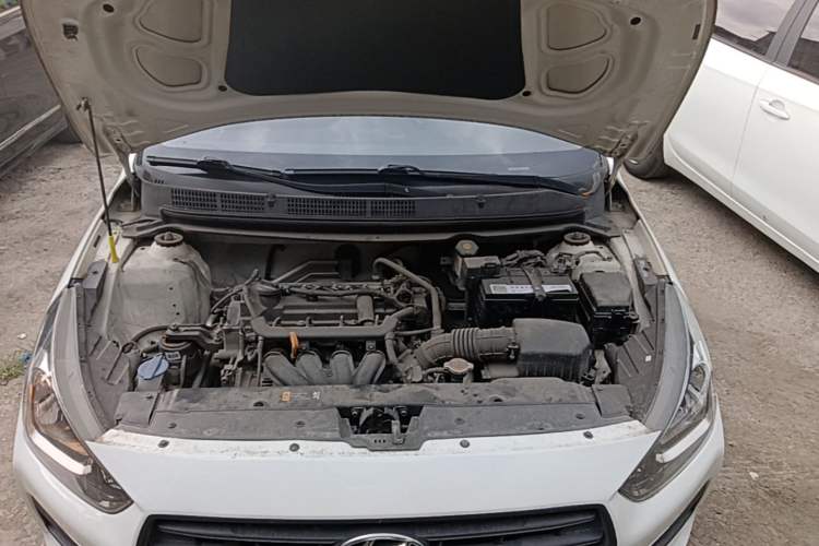 Used Hyundai Verna (older generation) 2017 1.4L Manual Refreshed Version China VI Standard Engine Bay