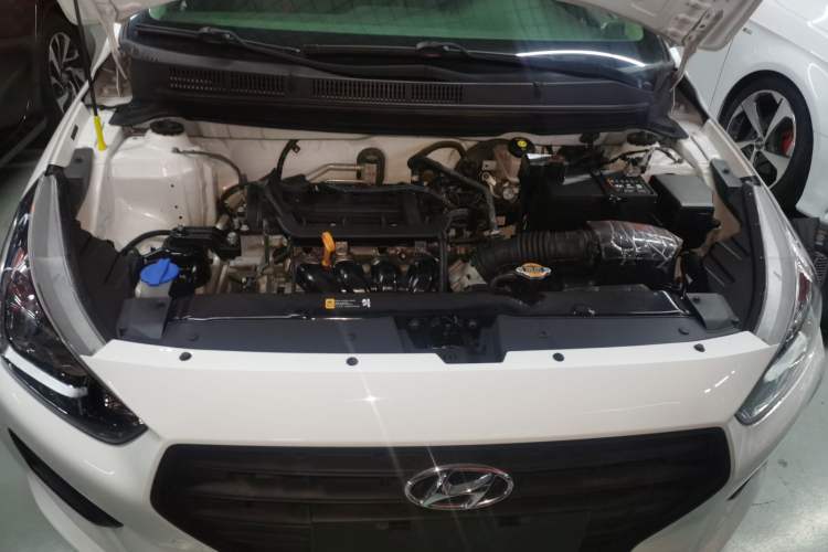 Used Hyundai Verna (older generation) 2017 1.4L Manual Refreshed Version China V Standard Engine Bay
