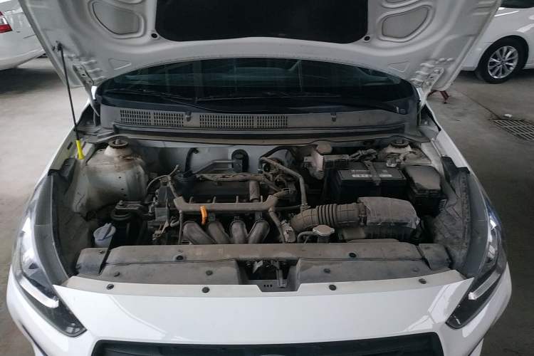 Used Hyundai Verna (older generation) 2017 1.4L Manual Refreshed Version China VI Standard Engine Bay