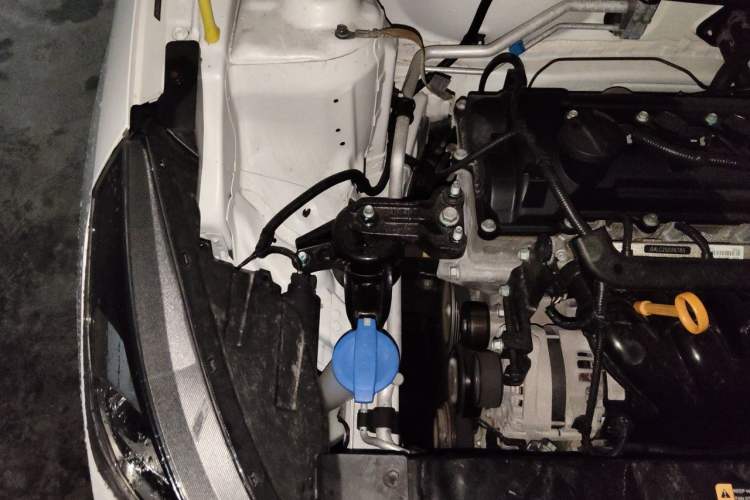Used Hyundai Verna (older generation) 2017 1.4L Manual Refreshed Version China V Standard Engine Bay Right