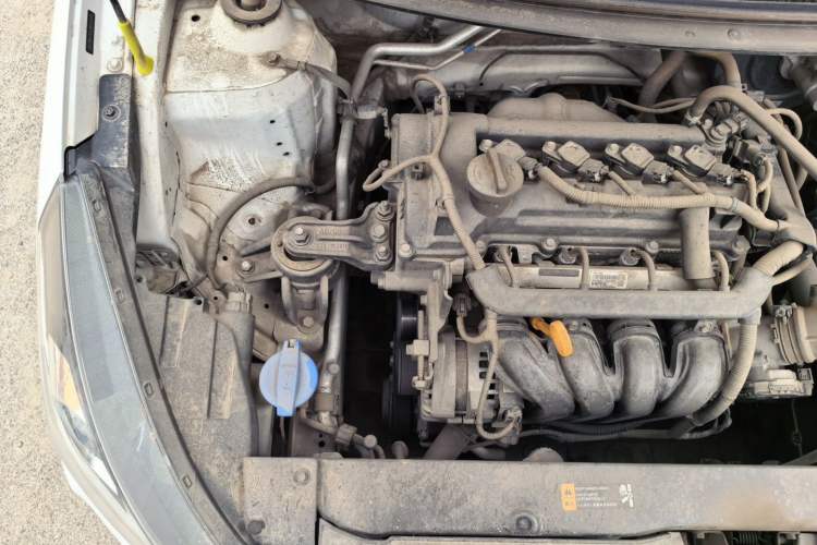 Used Hyundai Verna (older generation) 2017 1.4L Manual Refreshed Version China V Standard Engine Bay Right