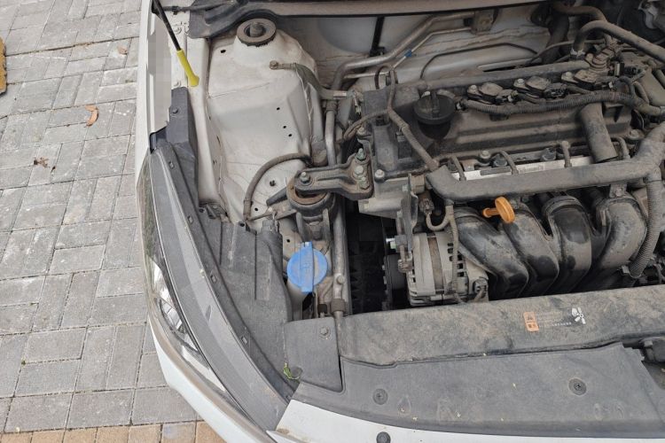 Used Hyundai Verna (older generation) 2017 1.4L Manual Refreshed Version China V Standard Engine Bay Right