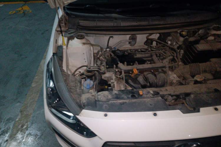 Used Hyundai Verna (older generation) 2017 1.4L Manual Refreshed Version China VI Standard Engine Bay Right