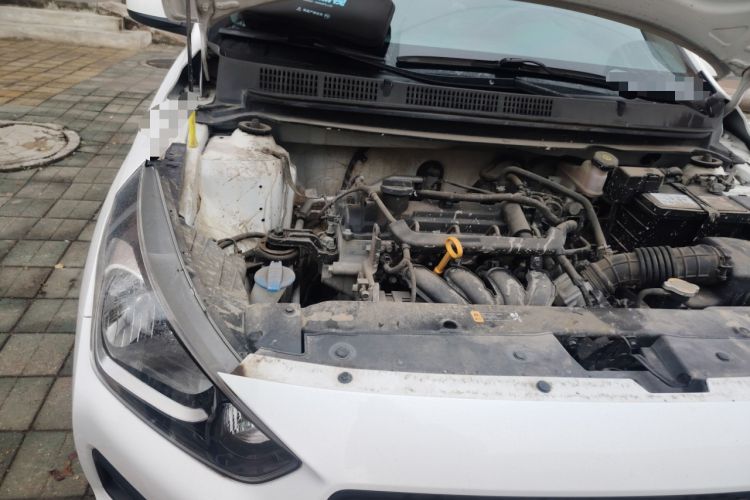 Used Hyundai Verna (older generation) 2017 1.4L Manual Refreshed Version China VI Standard Engine Bay Right