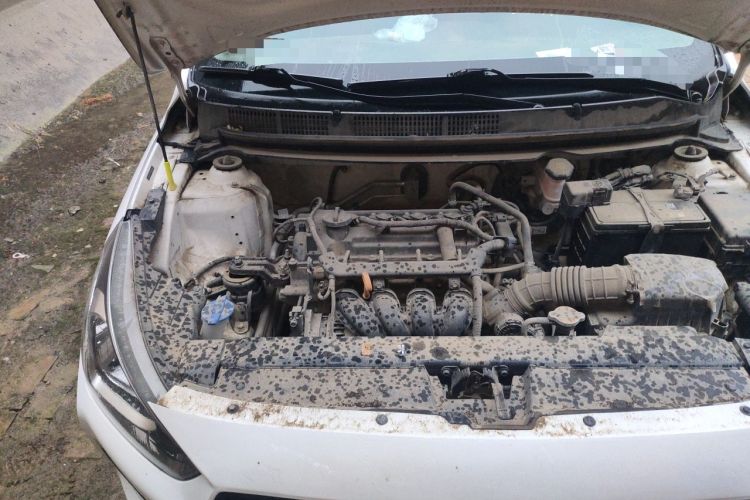 Used Hyundai Verna (older generation) 2017 1.4L Manual Refreshed Version China VI Standard Engine Bay Right