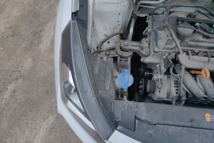 Used Hyundai Verna (older generation) 2017 1.4L Manual Refreshed Version China V Standard Engine Bay Right