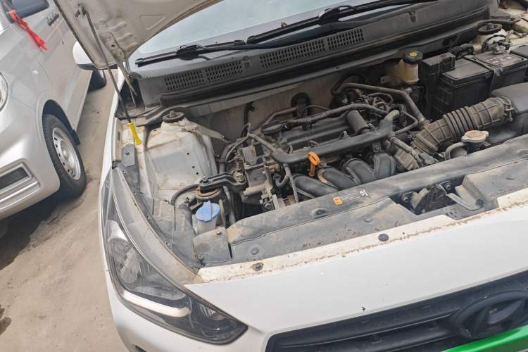 Used Hyundai Verna (older generation) 2017 1.4L Manual Refreshed Version China V Standard Engine Bay Right