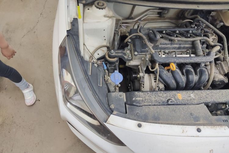 Used Hyundai Verna (older generation) 2017 1.4L Manual Refreshed Version China V Standard Engine Bay Right
