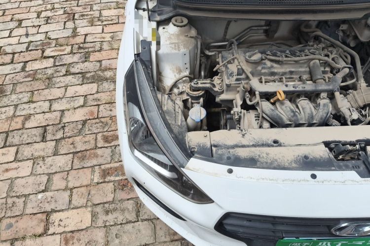 Used Hyundai Verna (older generation) 2017 1.4L Manual Refreshed Version China VI Standard Engine Bay Right