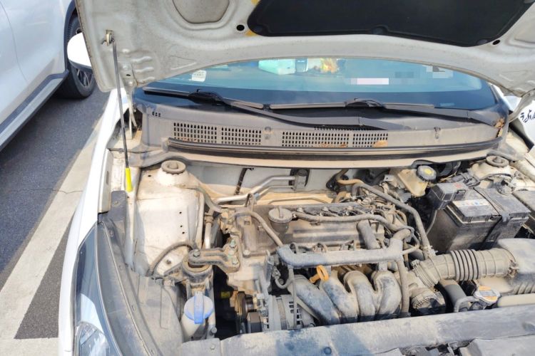 Used Hyundai Verna (older generation) 2017 1.4L Manual Colorful Skyroof Version China V Standard Engine Bay Right