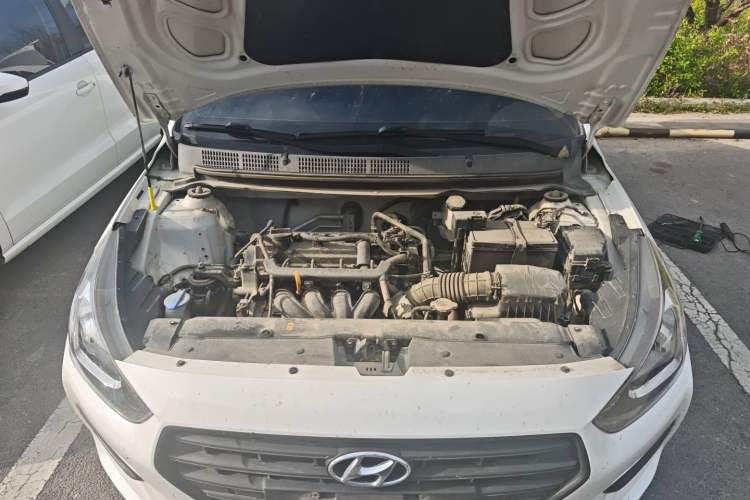 Used Hyundai Verna (older generation) 2017 1.4L Manual Refreshed Version China VI Standard Engine Bay