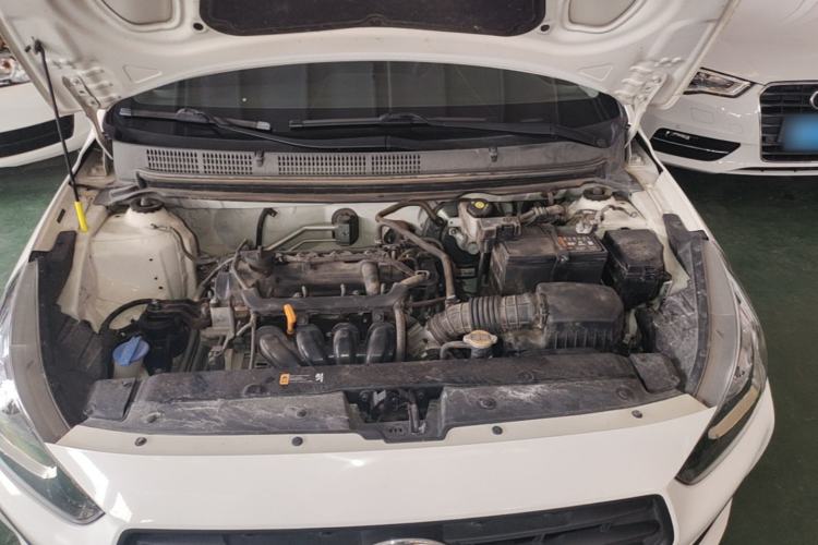 Used Hyundai Verna (older generation) 2017 1.4L Manual Refreshed Version China V Standard Engine Bay