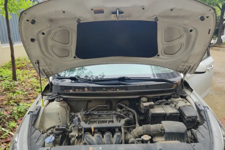 Used Hyundai Verna (older generation) 2017 1.4L Manual Colorful Skyroof Version China V Standard Engine Bay