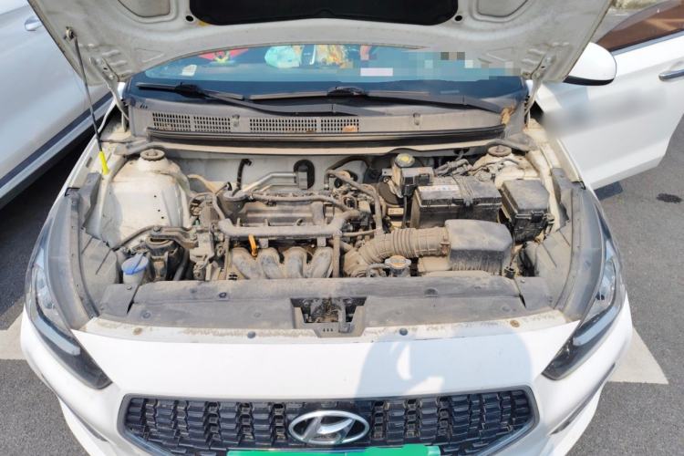 Used Hyundai Verna (older generation) 2017 1.4L Manual Colorful Skyroof Version China V Standard Engine Bay
