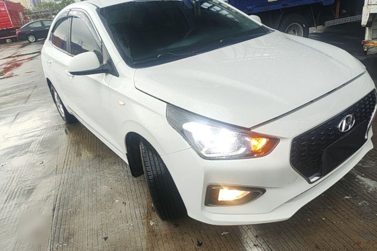 Used Hyundai Verna (older generation) 2017 1.4L Manual Colorful Skyroof Version China V Standard Exterior 1