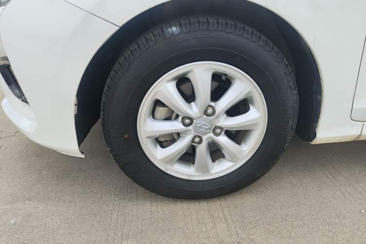 Used Hyundai Verna (older generation) 2017 1.4L Manual Colorful Skyroof Version China V Standard Exterior 2