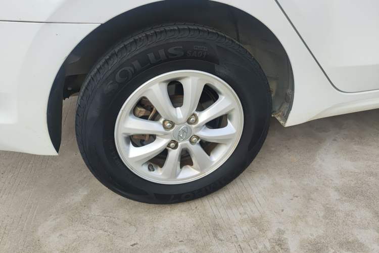 Used Hyundai Verna (older generation) 2017 1.4L Manual Colorful Skyroof Version China V Standard Exterior 3
