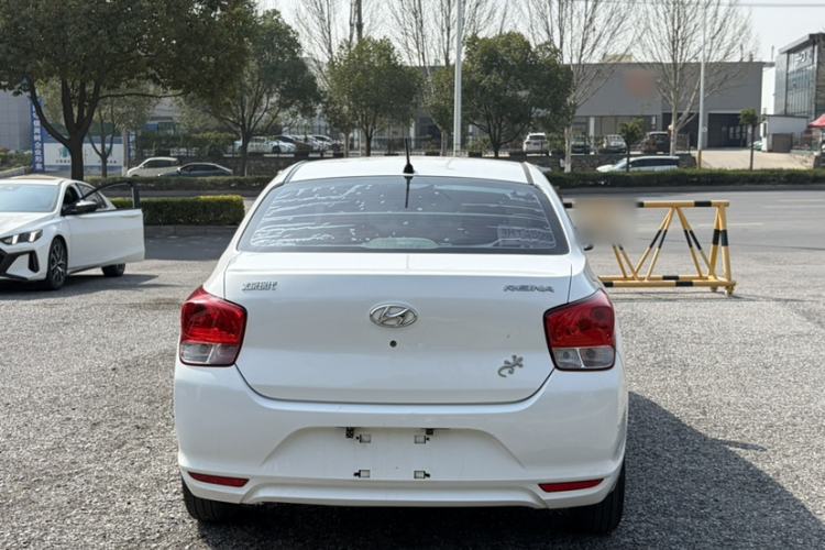 Used Hyundai Verna (older generation) 2017 1.4L Manual Colorful Skyroof Version China V Standard Exterior 4
