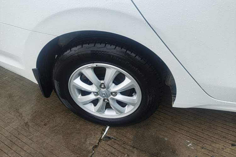 Used Hyundai Verna (older generation) 2017 1.4L Manual Colorful Skyroof Version China V Standard Exterior 5